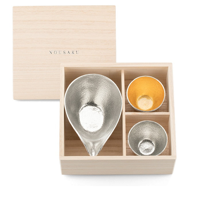 Coffret verseur et coupe à saké en étain avec feuille d'or (boîte en bois de Kiri)