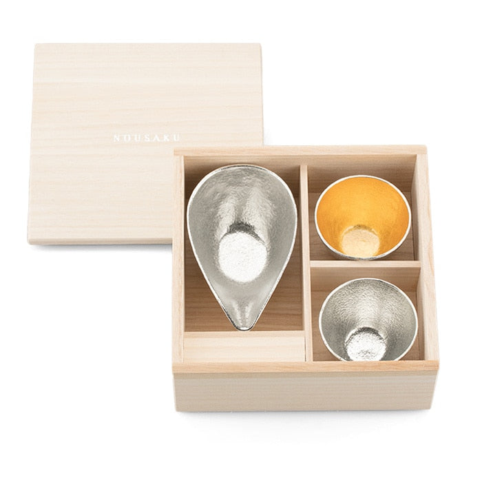 Coffret verseur et coupe à saké en étain avec feuille d'or (boîte en bois de Kiri)